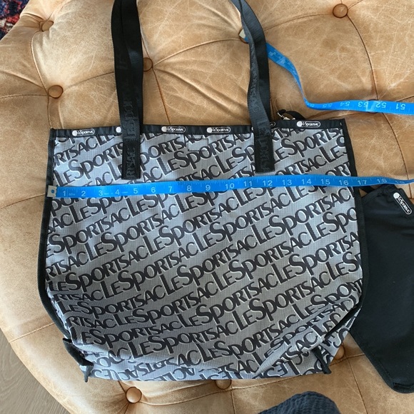 Lesportsac Travel/Tote Bag w/ Magnetic Closure - Picture 6 of 11